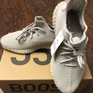 ❌SOLD❌ YEEZY Boost 350 “Sesame” Size 8 M / 9 W